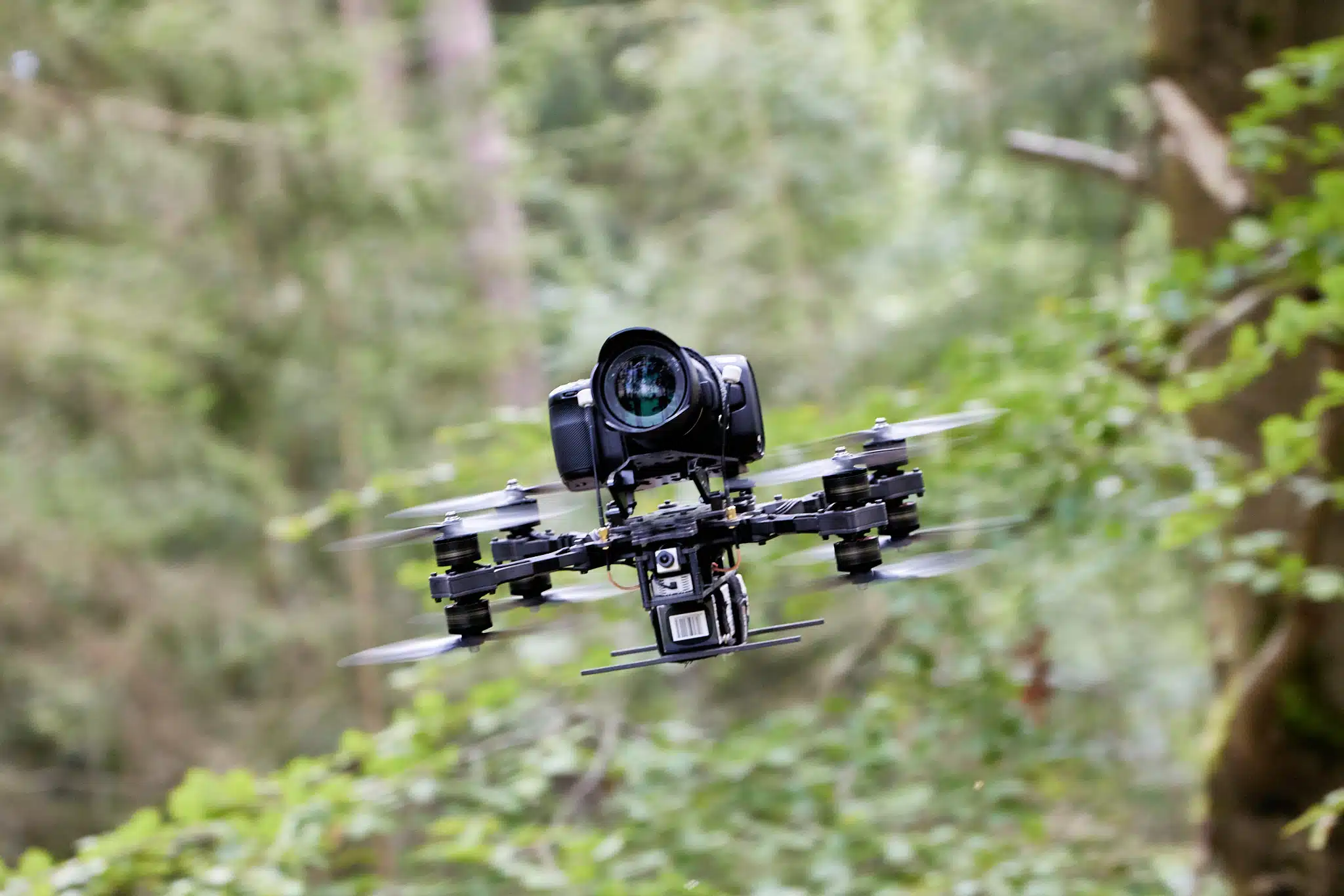EIn hochmoderne FPV Drohne Heahy Lifter
