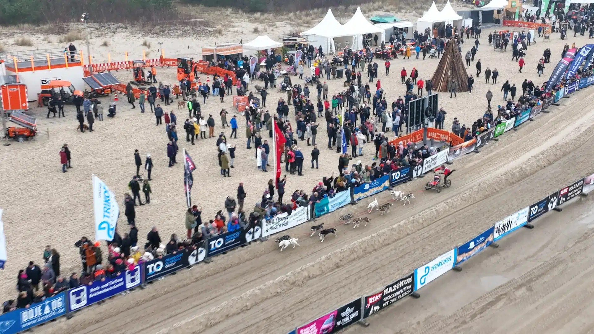 Live Drohne Übertragung beim Baltic Lights Hundeschlittenrennen auf Usedom – Luftbildperspektive für TV und Zuschauer